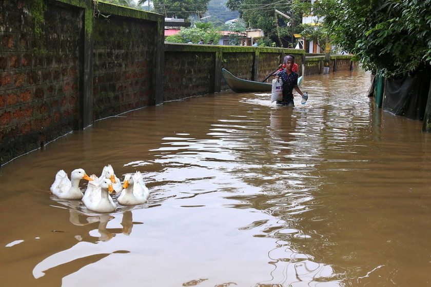 Τραγωδία στην Ινδία: 324 νεκροί από τις χειρότερες «πλημμύρες του αιώνα» και η βροχή συνεχίζεται