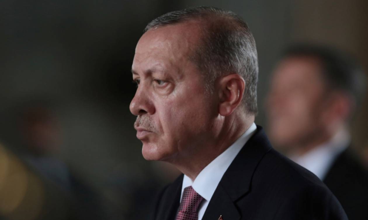 «Τρέχει και δεν φτάνει» ο Ερντογάν – Με «ψίχουλα» προσπαθεί να κλείσει την οικονομική τρύπα