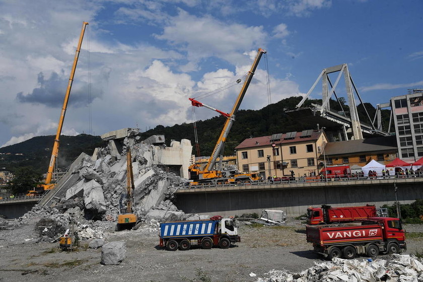 Γένοβα: Τραγωδία δίχως τέλος - Ανέσυραν κι άλλες σορούς από τα συντρίμμια της γέφυρας (pics)