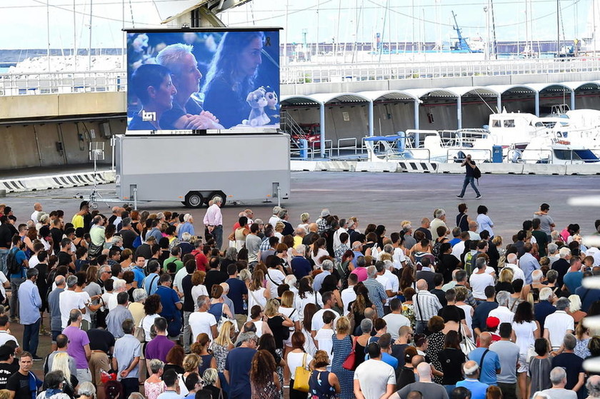 Θρήνος στην κηδεία των θυμάτων από την κατάρρευση της γέφυρας στη Γένοβα (Pics+Vids)