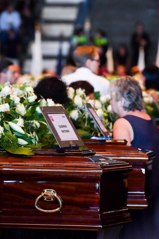 Θρήνος στην κηδεία των θυμάτων από την κατάρρευση της γέφυρας στη Γένοβα (Pics+Vids)