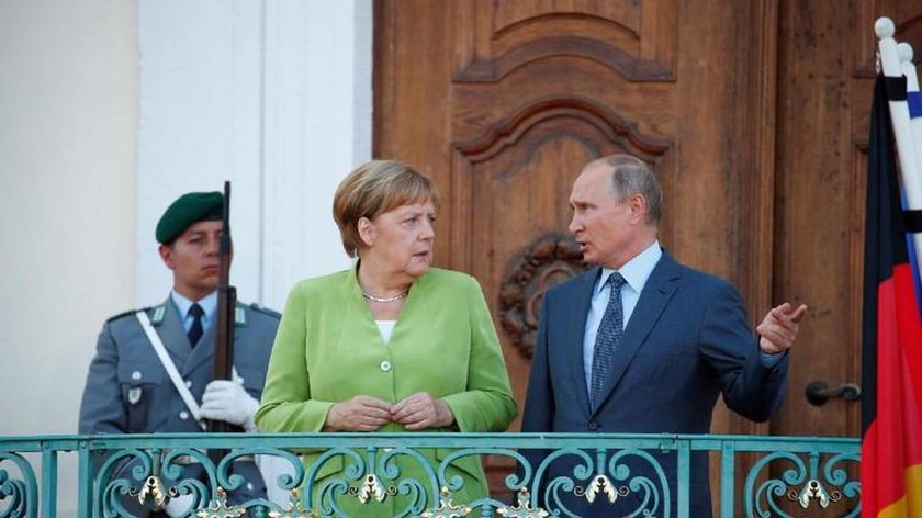Με τους καλύτερους οιωνούς άρχισε η πολυαναμενόμενη συνάντηση Πούτιν – Μέρκελ (vids+pics)