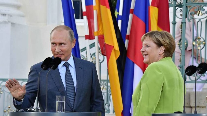 Με τους καλύτερους οιωνούς άρχισε η πολυαναμενόμενη συνάντηση Πούτιν – Μέρκελ (vids+pics)