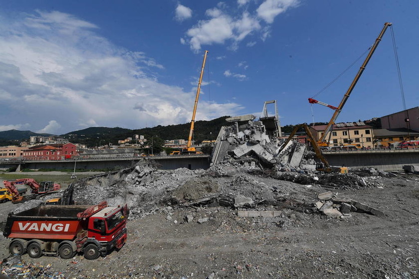 Γένοβα: Έπεσε η αυλαία της τραγωδίας – 43 οι νεκροί από την κατάρρευση της γέφυρας (vids+pics)