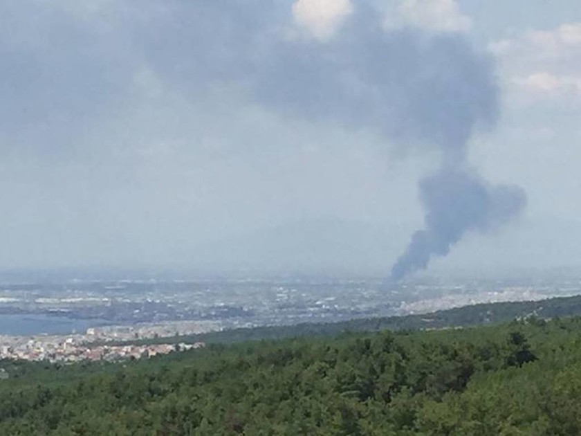Θεσσαλονίκη: Φωτιά ΤΩΡΑ στη βιομηχανική περιοχή της Σίνδου