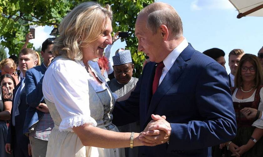 Πούτιν εσύ Σούπερσταρ: Ο χορός του Ρώσου προέδρου στο «γάμο της χρονιάς» που έγινε viral (Pics+Vid)