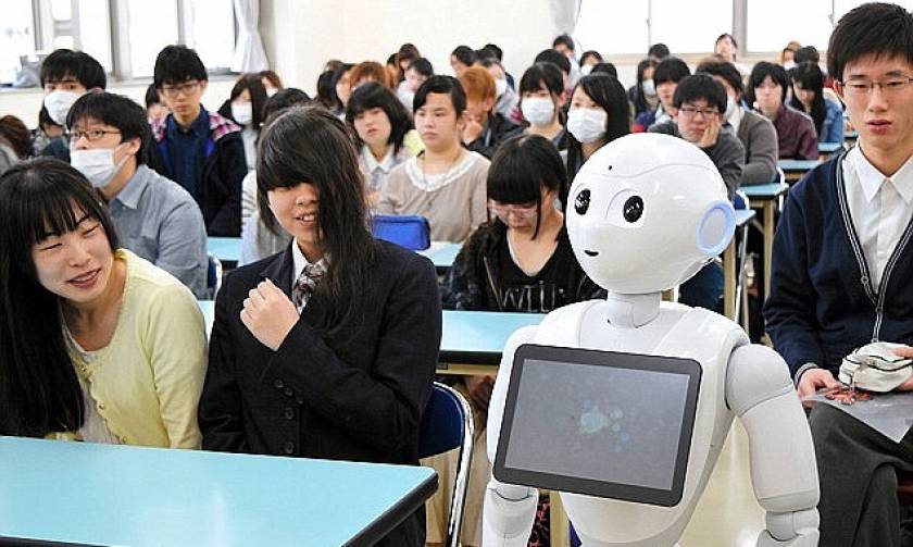 Φέρνουν εκατοντάδες ρομπότ για να διδάξουν αγγλικά γιατί τα βρίσκουν «σκούρα» με την προφορά