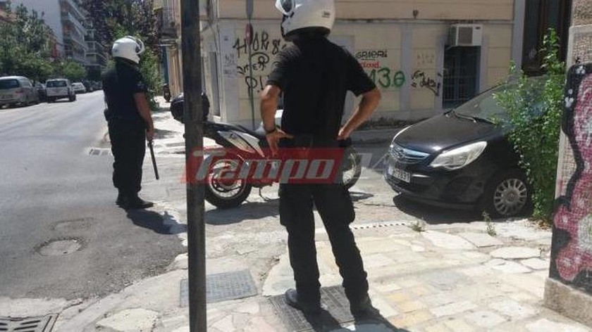 Συναγερμός στην Πάτρα: Άνδρας απειλεί να αυτοπυρποληθεί (pics-vids)