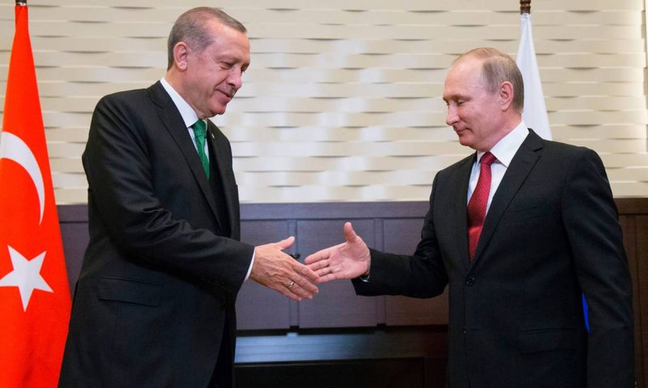 «Από μηχανής θεός» για τον Ερντογάν ο Πούτιν: Τείνει χείρα βοηθείας στην Τουρκία