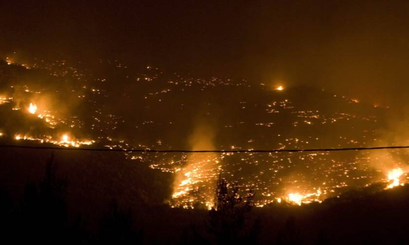 Φωτιά Εύβοια: Υπό μερικό έλεγχο η πυρκαγιά στην περιοχή Σταυρός