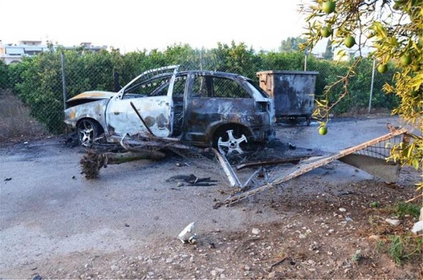 Άργος: Αυτοκίνητο εξετράπη της πορείας του και τυλίχθηκε στις φλόγες