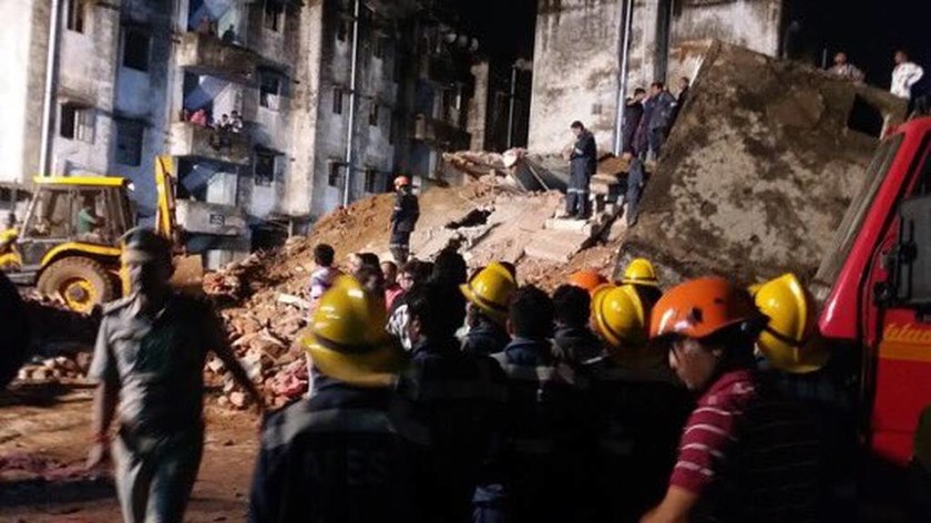Ινδία: Αρκετοί εγκλωβισμένοι μετά από κατάρρευση τετραώροφου κτηρίου