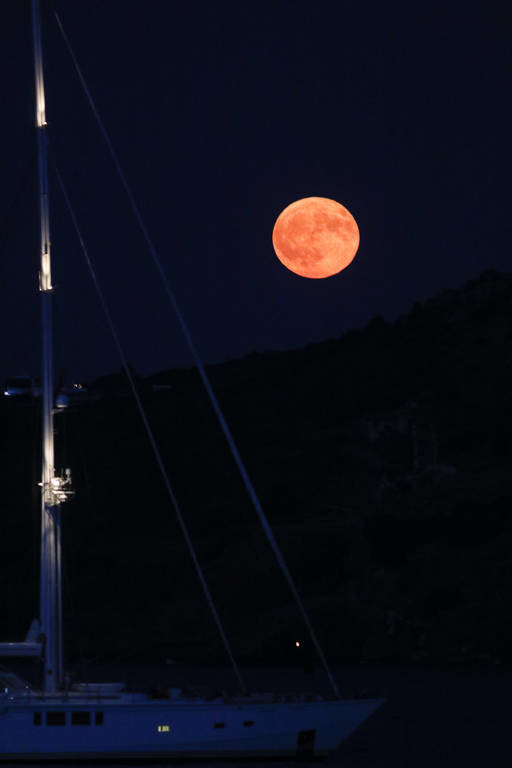 Πανσέληνος Αυγούστου 2018: «Μάγεψε» το πιο όμορφο φεγγάρι της χρονιάς (pics)