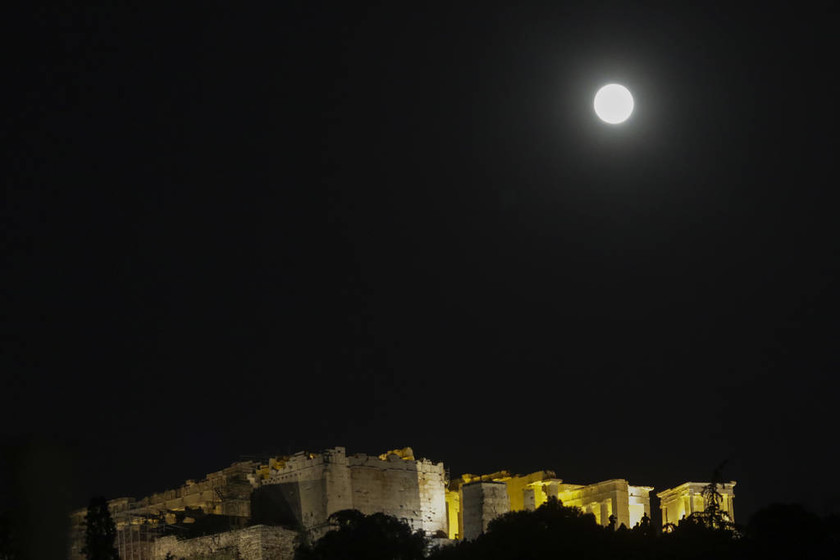 Πανσέληνος Αυγούστου 2018: «Μάγεψε» το πιο όμορφο φεγγάρι της χρονιάς (pics)