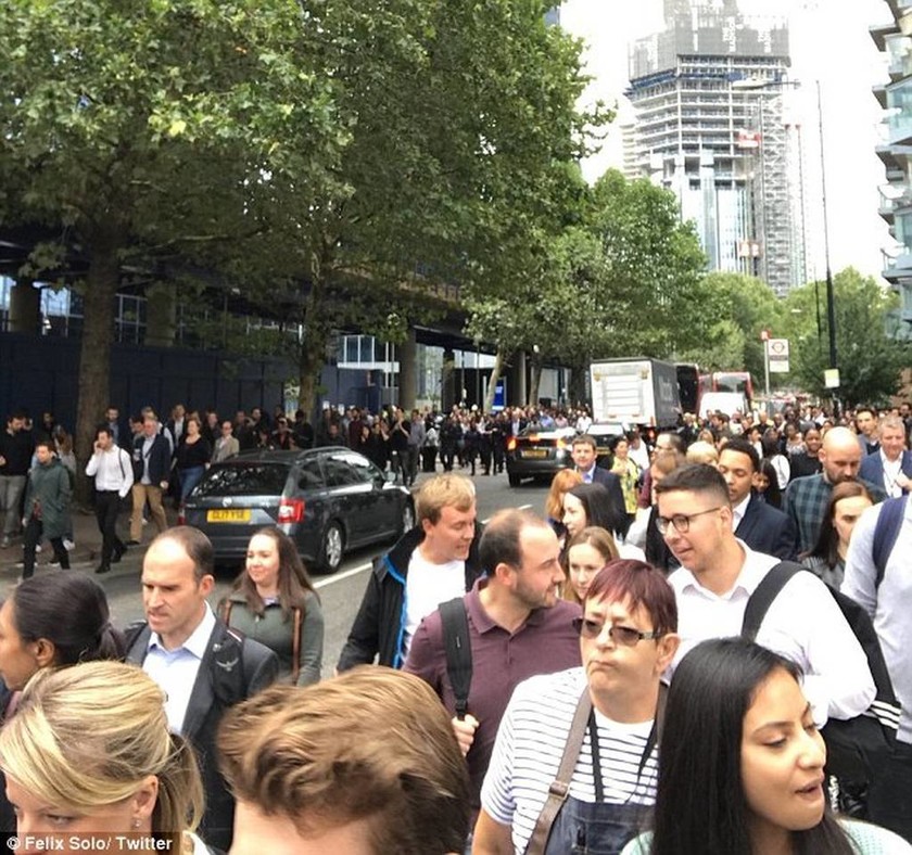 ΕΚΤΑΚΤΟ: Συναγερμός για βόμβα ΤΩΡΑ στο κέντρο του Λονδίνου - Τεράστια επιχείρηση εκκένωσης