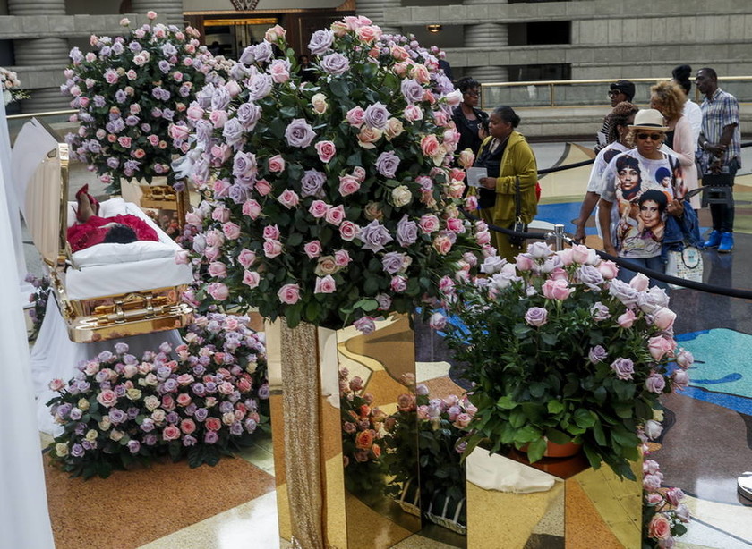Αρίθα Φράνκλιν: Χιλιάδες συρρέουν για το τελευταίο αντίο στη «βασίλισσα της σόουλ» (Pics+Vids)