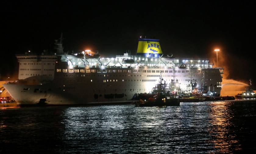 «Ελευθέριος Βενιζέλος»: Τρομακτικές φωτογραφίες από το φλεγόμενο πλοίο