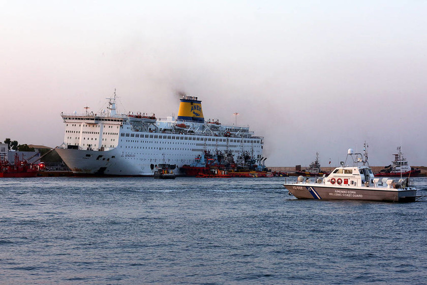 «Ελευθέριος Βενιζέλος»: Τρομακτικές φωτογραφίες από το φλεγόμενο πλοίο 