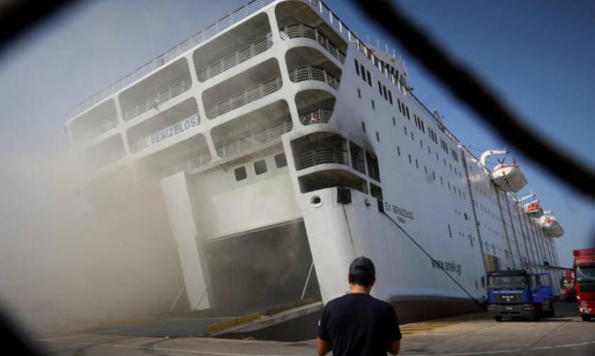 Συνεχίζεται το «θρίλερ» με το «Ελ. Βενιζέλος» - Άνοιξαν τρύπες στο πλοίο που γέρνει επικίνδυνα