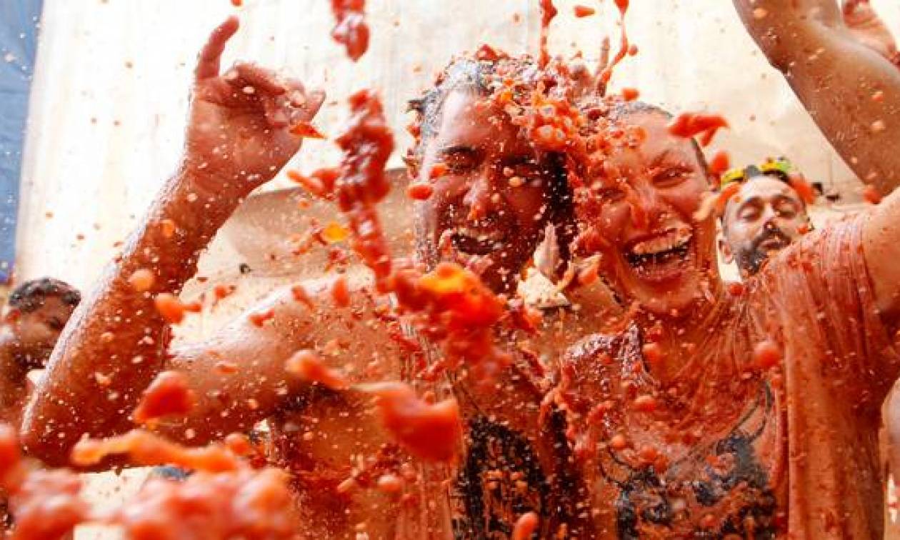 La Tomatina: Εντυπωσιακές εικόνες από τον περίφημο «πόλεμο» της ντομάτας