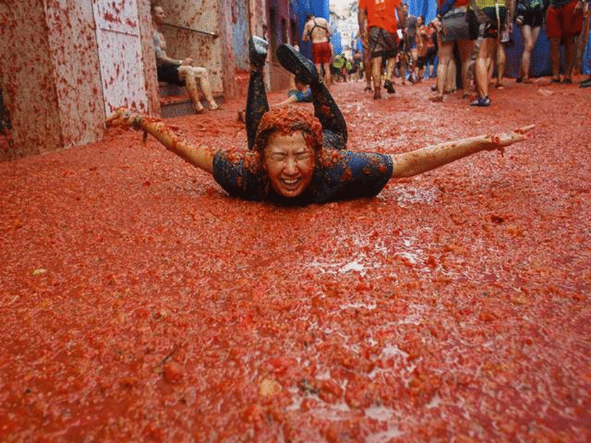 La Tomatina: Εντυπωσιακές εικόνες από τον περίφημο «πόλεμο» της ντομάτας 