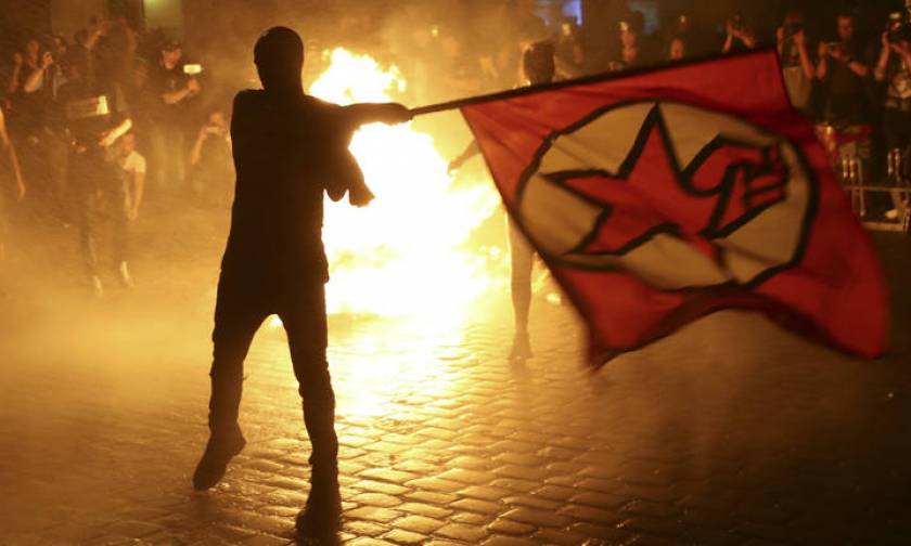 Σοκάρουν οι διαδηλώσεις νοσταλγών του Χίτλερ - Διέρρευσε ένταλμα σύλληψης για το φόνο στο Κέμνιτς