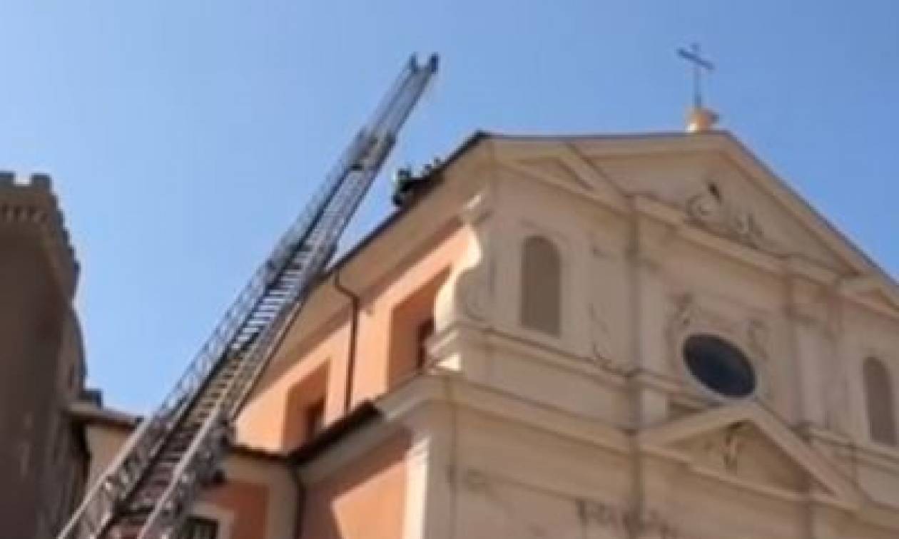 Πανικός στη Ρώμη: Κατέρρευσε η οροφή ιστορικής εκκλησίας (vid)