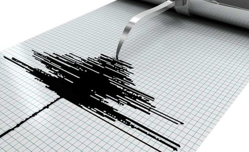 Σεισμός Καρδίτσα: Πετάχτηκαν από τα σπίτια τους οι κάτοικοι 