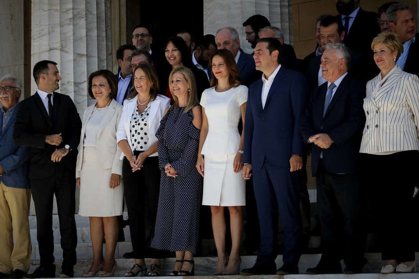Γιατί λείπει από την οικογενειακή φωτογραφία του νέου υπουργικού η Νοτοπούλου;