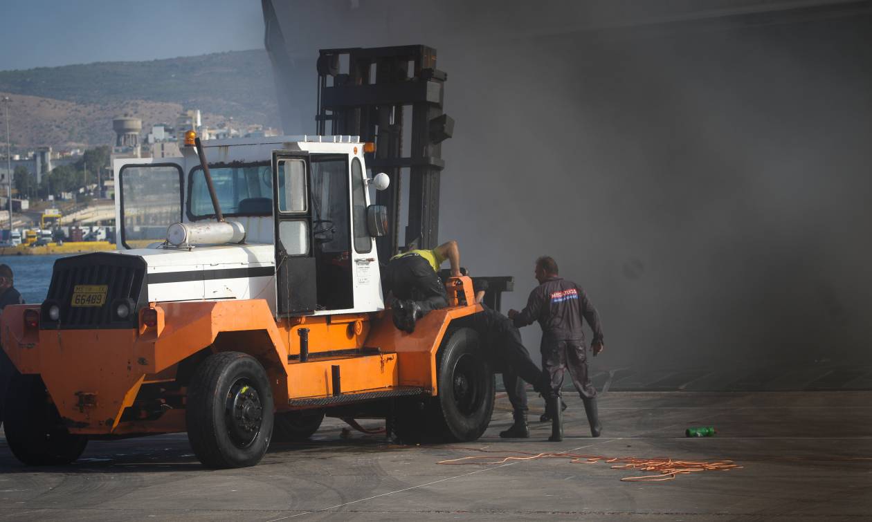 Πυκνός καπνός «πνίγει» το «Ελ. Βενιζέλος» - Πλημμύρισαν οχήματα στο γκαράζ