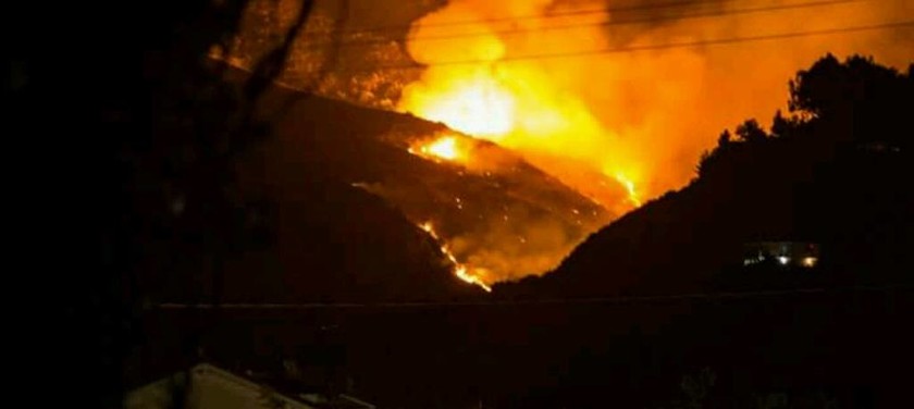 Μεγάλη φωτιά ΤΩΡΑ στο χωριό Αργάσι στη Ζάκυνθο