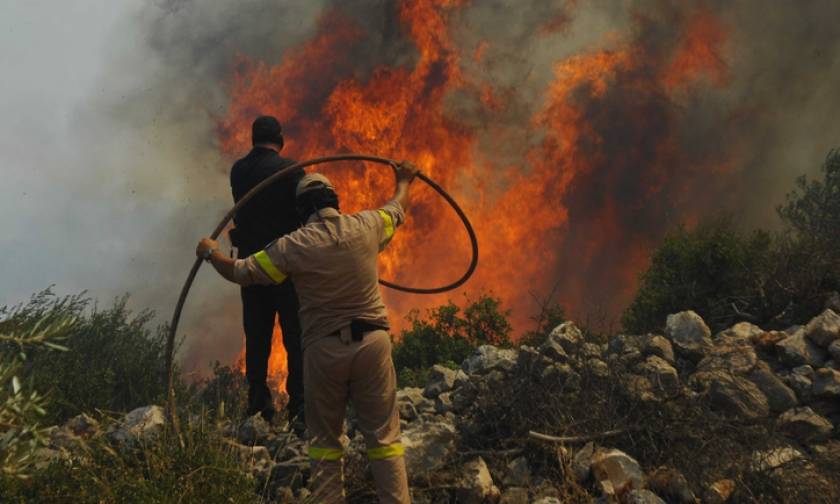 Φωτιά ΤΩΡΑ: Μαίνεται η πυρκαγιά στη Ζάκυνθο