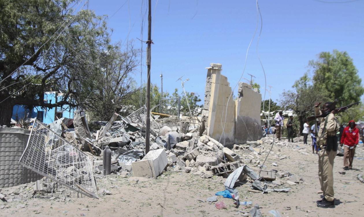 Σομαλία: Έξι νεκροί από επίθεση καμικάζι σε κυβερνητικά γραφεία (vid)