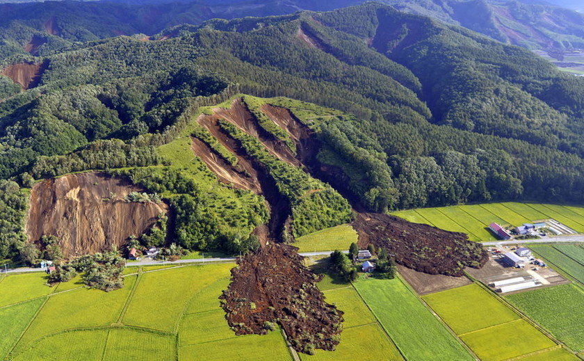 Ιαπωνία: Ένας νεκρός και 32 αγνοούμενοι μετά το φονικό σεισμό των 6,7 Ρίχτερ