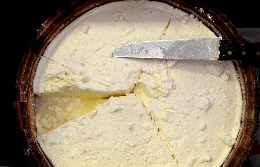 Βρέθηκαν τα ίχνη του αρχαιότερου τυριού στη Μεσόγειο - Mπορεί να ήταν... φέτα