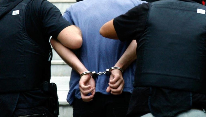 Συνελήφθη 32χρονος για τέσσερις εμπρησμούς στην Αθήνα