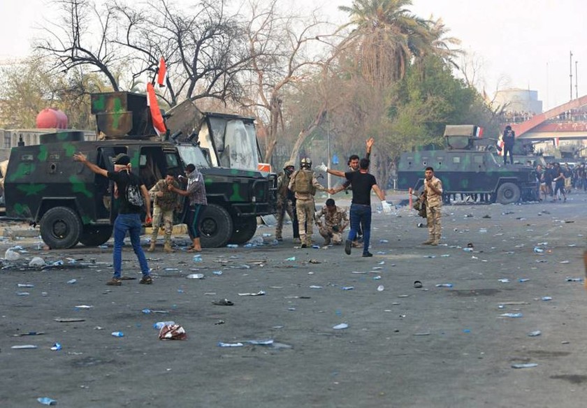 Ιράκ: Χάος με ένα νεκρό και 35 τραυματίες στις νέες διαδηλώσεις στη Βασόρα