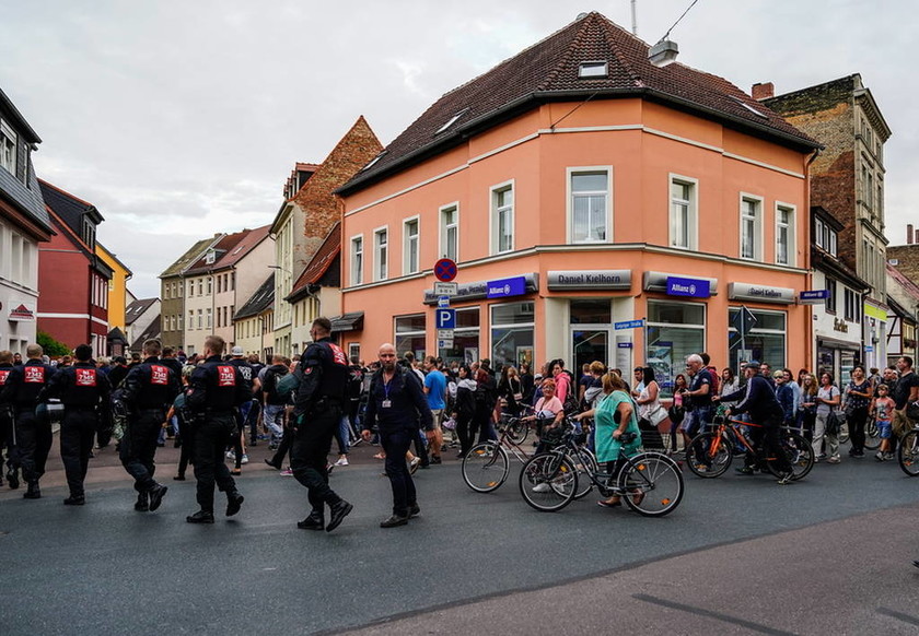Ο ναζισμός «επιστρέφει» στη Γερμανία: Η Ακροδεξιά προσπαθεί να εκμεταλλευθεί την προσφυγική κρίση