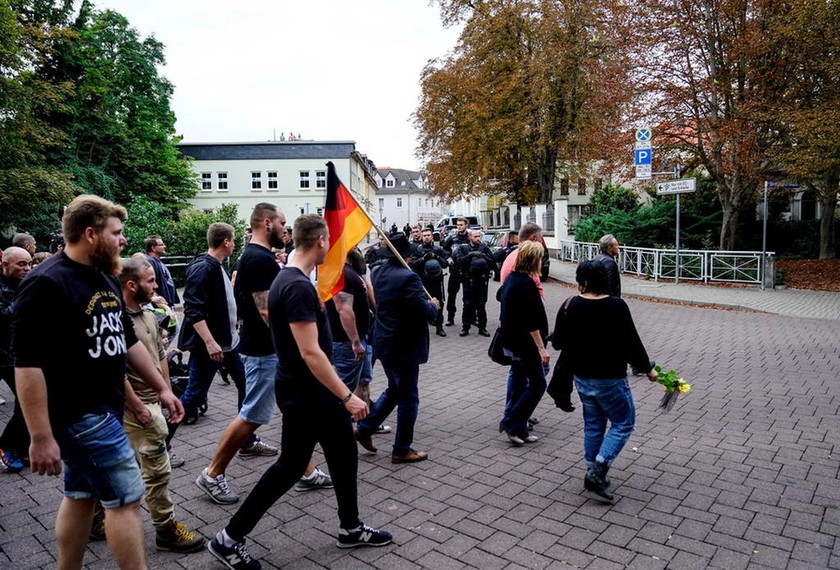 Ο ναζισμός «επιστρέφει» στη Γερμανία: Η Ακροδεξιά προσπαθεί να εκμεταλλευθεί την προσφυγική κρίση