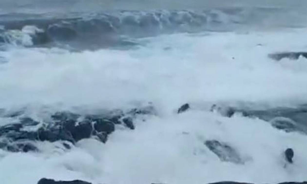 Χανιά: Αίσιο τέλος για τουρίστες που παρασύρθηκαν από κύματα