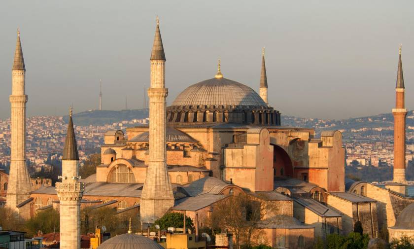 Αγωνία στην Χριστιανοσύνη: Σήμερα κρίνεται αν η Αγιά Σοφιά γίνει τζαμί