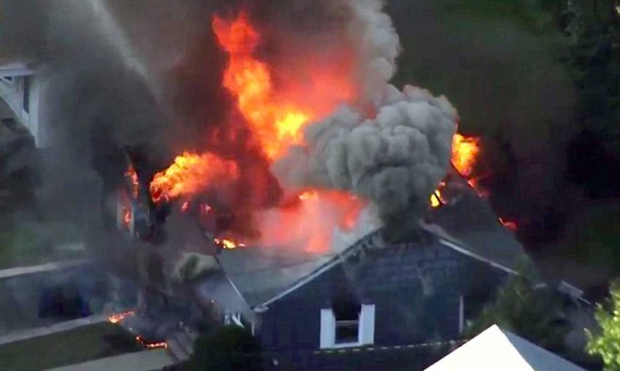 Τρόμος στη Βοστώνη: Δεκάδες σπίτια στις φλόγες μετά από εκρήξεις σε γραμμές φυσικού αερίου
