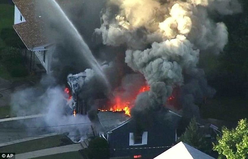Τρόμος στη Βοστώνη: Δεκάδες σπίτια στις φλόγες μετά από εκρήξεις σε γραμμές φυσικού αερίου