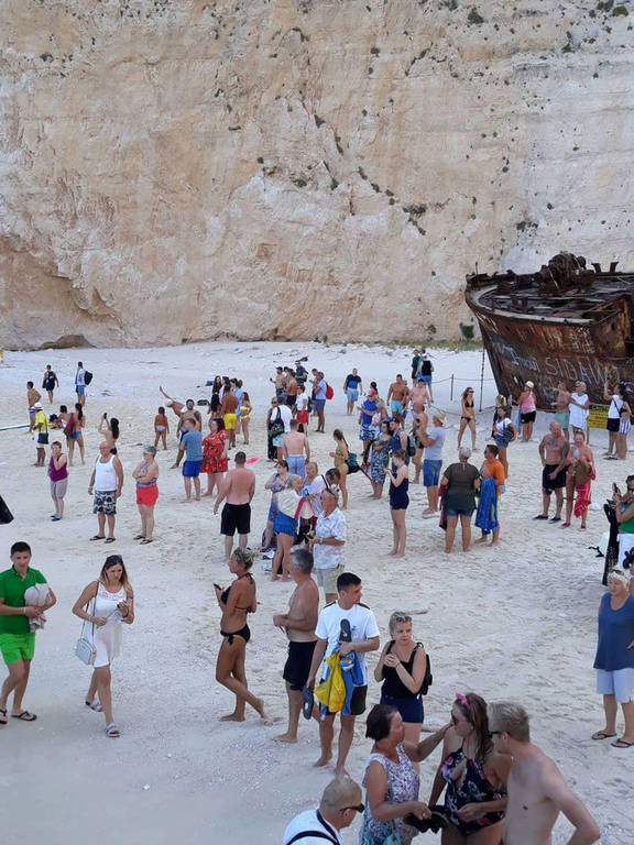Ζάκυνθος - «Ναυάγιο»: Η πανέμορφη παραλία πριν και μετά την κατολίσθηση (pics&vids)