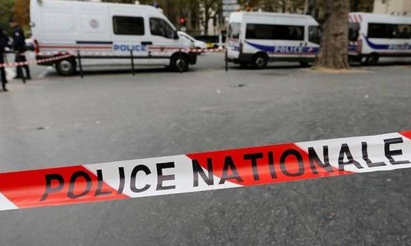 Τρόμος στη Γαλλία: Αυτοκίνητο έπεσε πάνω σε πλήθος - Δύο τραυματίες