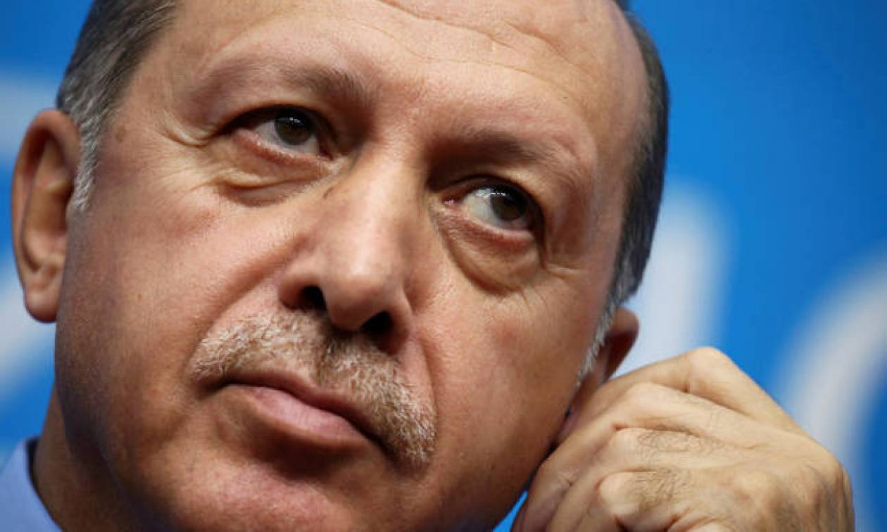 Φρούδες οι υποσχέσεις Ερντογάν για ευημερία: Παγώνει τις επενδύσεις για να μην βουλιάξει η οικονομία