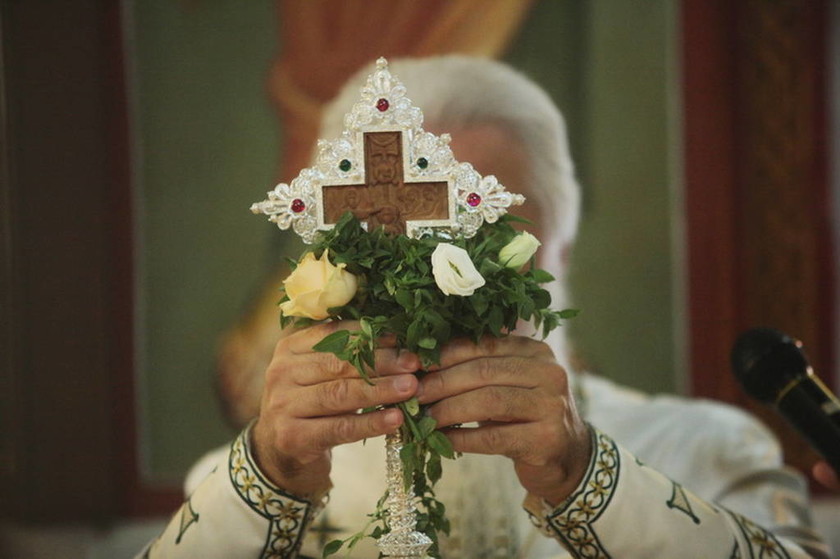 Αρχιεπίσκοπος Ιερώνυμος: Ο σταυρός μας ξεκουράζει, μας ανακουφίζει, δίνει νόημα στη ζωή μας (pics)