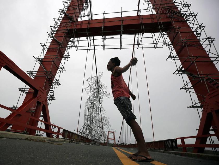 Ο υπερτυφώνας Μανγκούτ σαρώνει Φιλιππίνες και Ταϊβάν - Τουλάχιστον τρεις οι νεκροί (pics&vid)