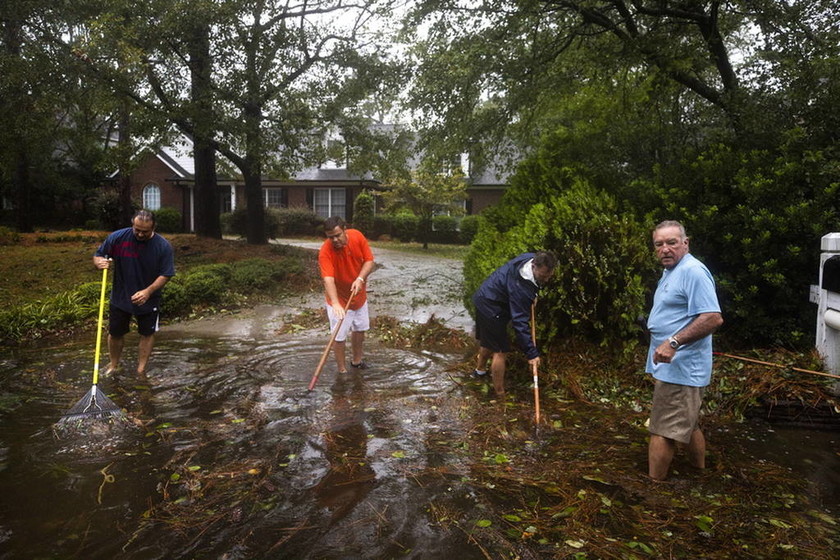 Στο «μάτι» του τυφώνα Φλόρενς οι ΗΠΑ: Εφτά νεκροί - Δεκάδες παγιδευμένοι από τις πλημμύρες (vids)