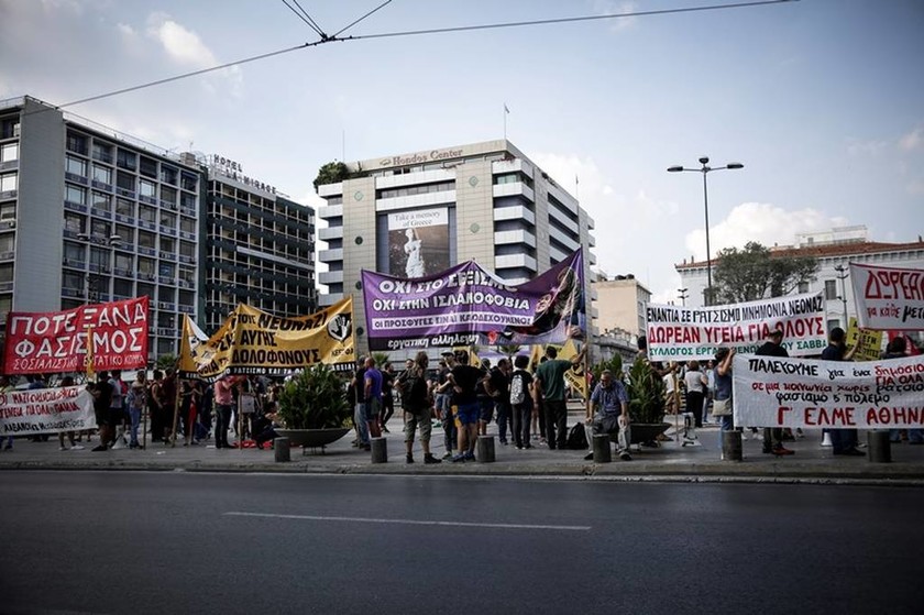 Αντιφασιστική συγκέντρωση στο κέντρο της Αθήνας – Κλειστή η Σταδίου (pics)